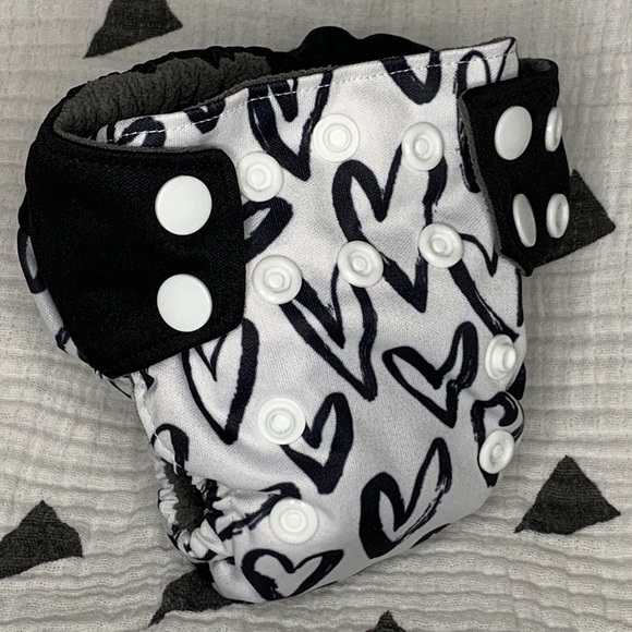Elinfant Newborn All-in-one cloth diaper BnW heart - Picture 1 of 5